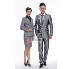 不同的西装颜色适合不同的商务场合