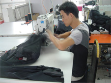 我咨询了几个职业装定制公司，你们的价格好像不低，这是为什么呢？