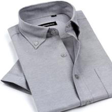 男人穿着西装选择正确的衬衫搭配才能体现不同韵味