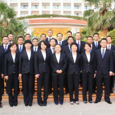 企业穿统一定做职业装上班 到底意味着什么