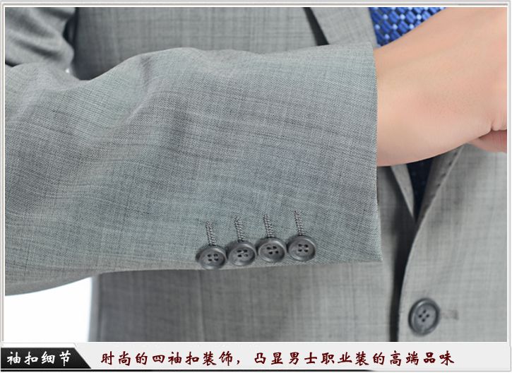 灰色平驳头一?？壑耙底岸ㄖ?袖口细节展示，时尚的西袖扣装饰