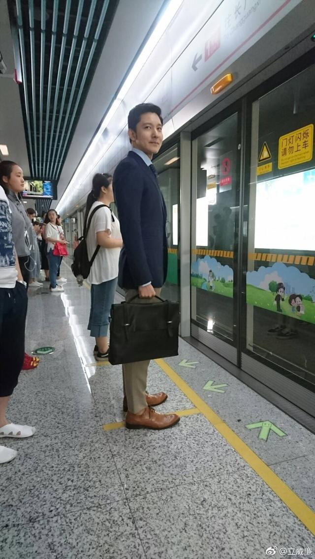 地铁职业装